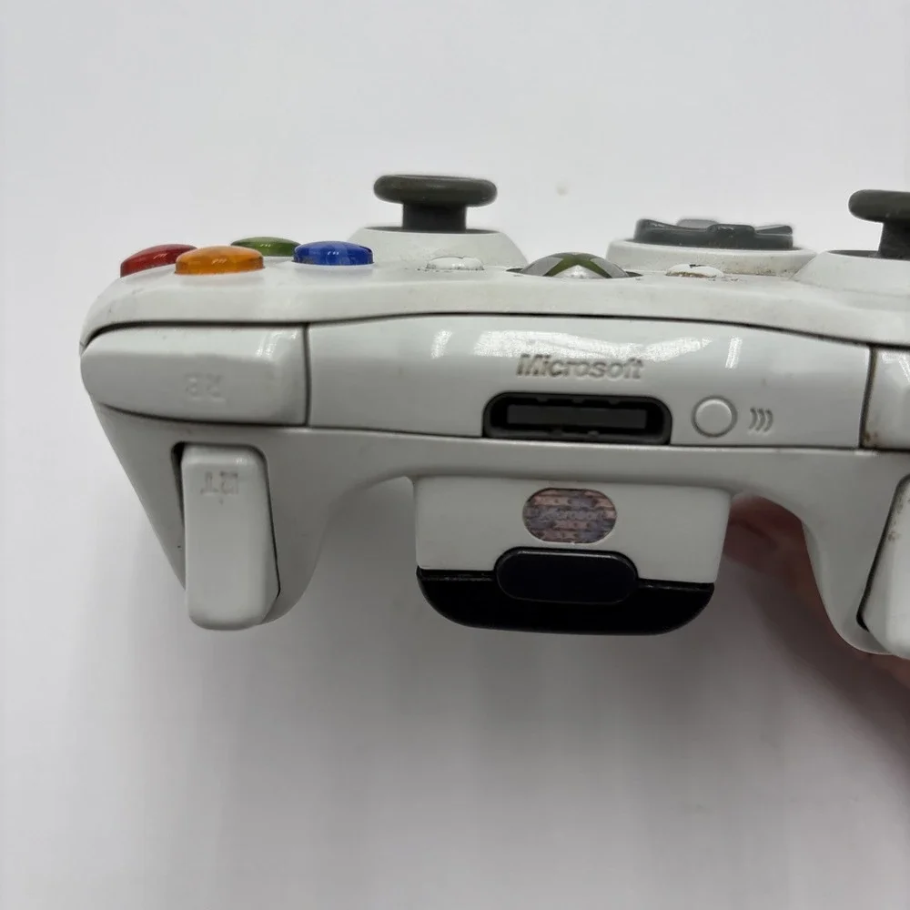 Xbox‎ Wireless Controller White 2 AA Batteries For Parts Not Tested